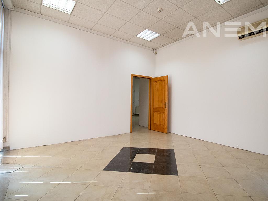Shop for rent 430m² in Center