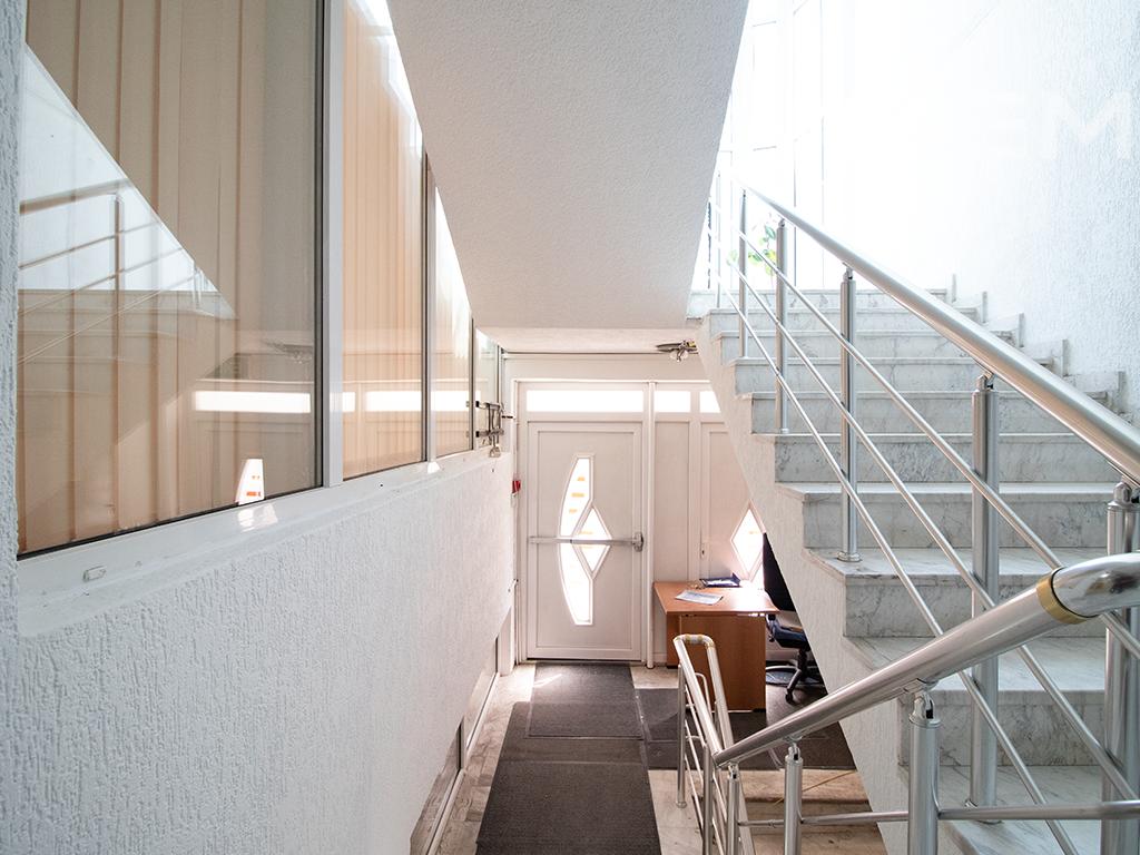 Shop for rent 430m² in Center
