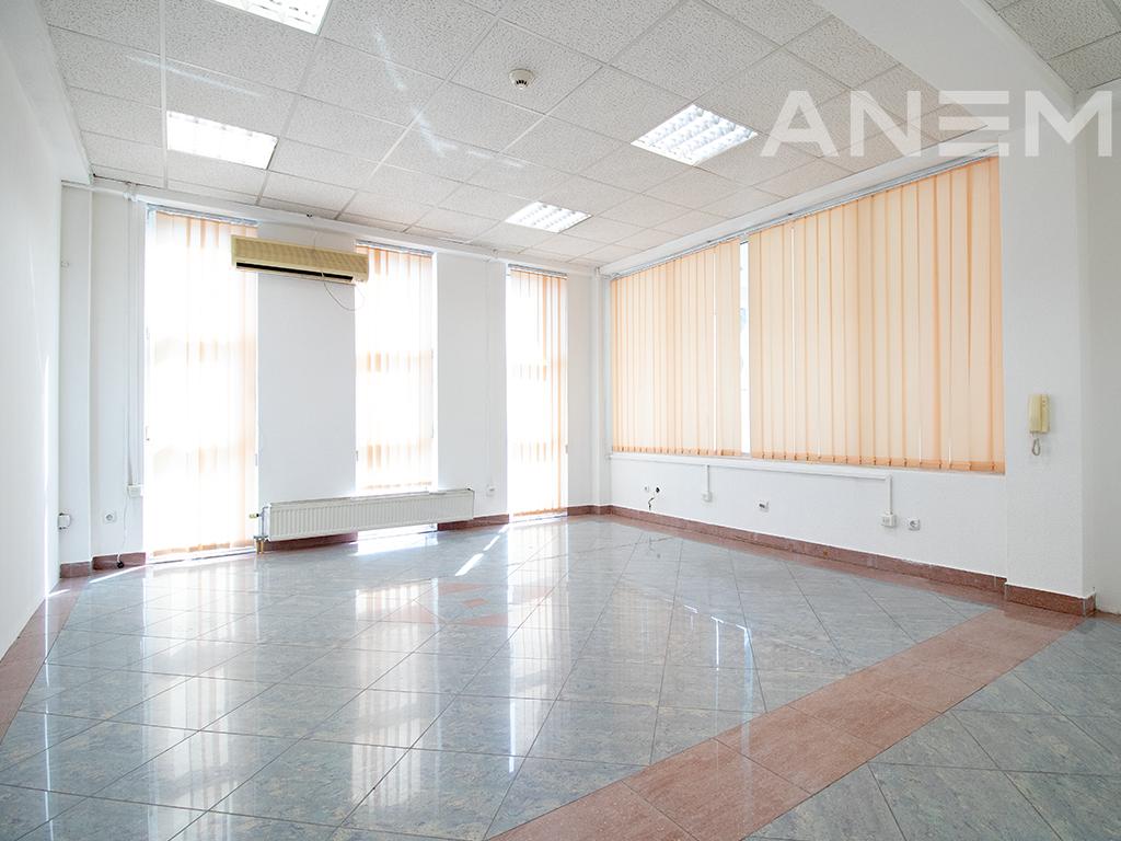 Shop for rent 430m² in Center