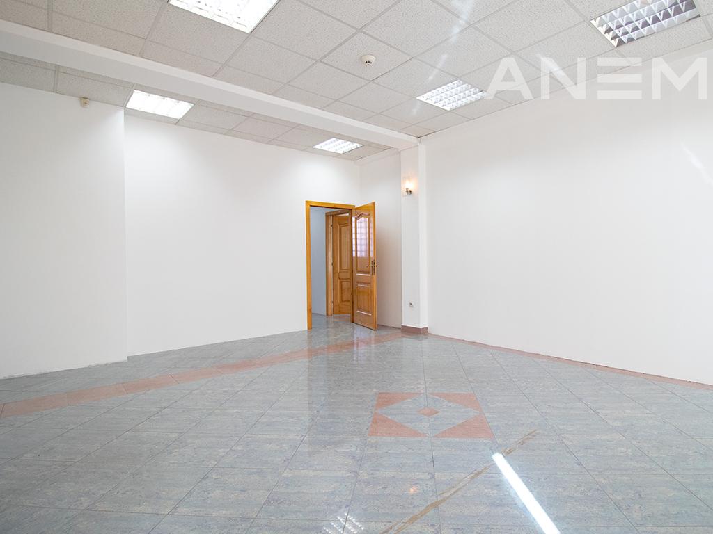 Shop for rent 430m² in Center