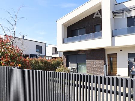 Shtëpi me qira me 3 dhoma gjumi në lagjen Priam