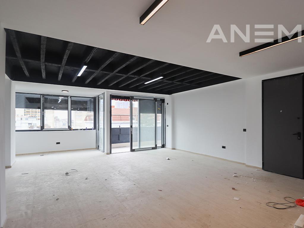 Zyre me qira me 1 hapësirë pune në Qendër