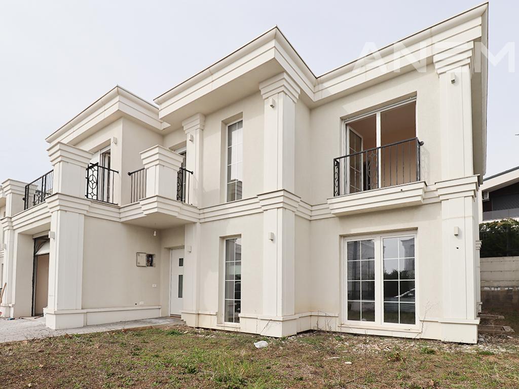 Shtëpi në shitje 326m² në lagjen Avenue 23