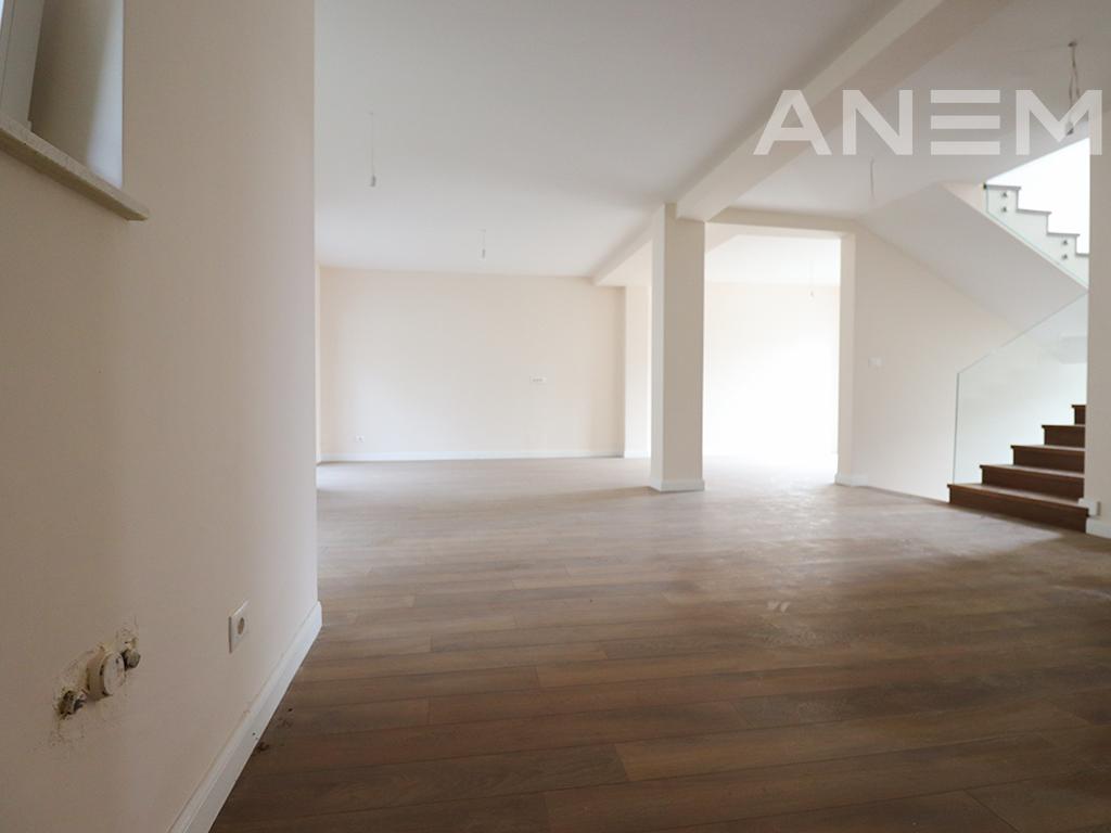 Shtëpi në shitje 326m² në lagjen Avenue 23