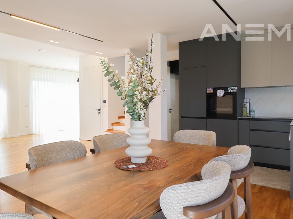 Shtëpi me qira me 3 dhoma gjumi në lagjen Priam