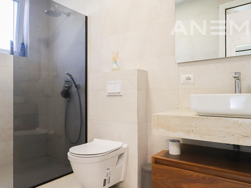 Shtëpi me qira me 3 dhoma gjumi në lagjen Priam