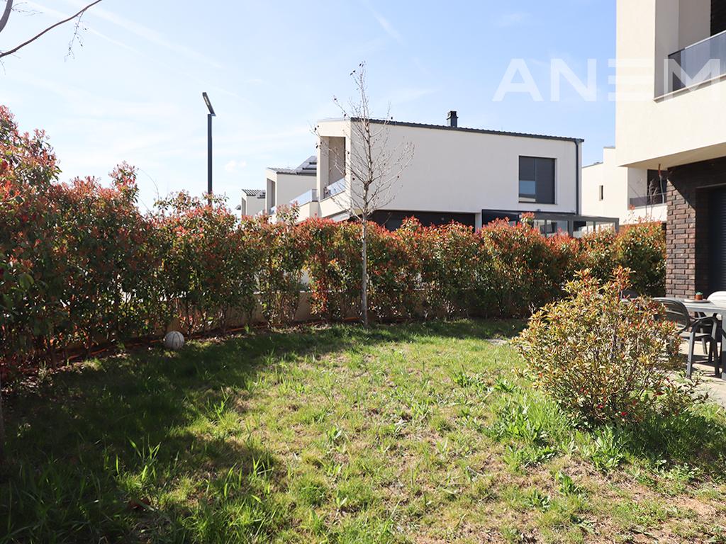 Shtëpi me qira me 3 dhoma gjumi në lagjen Priam