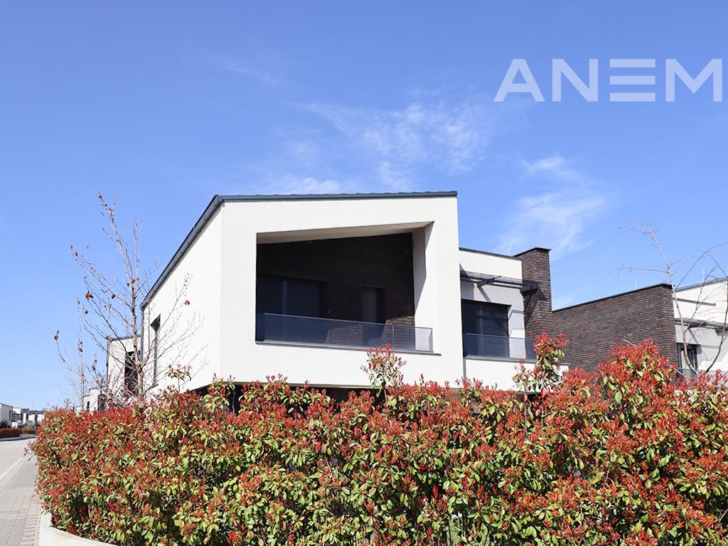 Shtëpi me qira me 3 dhoma gjumi në lagjen Priam