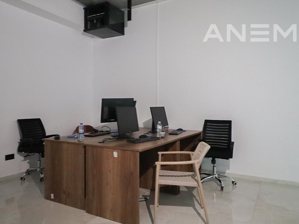 Zyre me qira 200m² në Mat