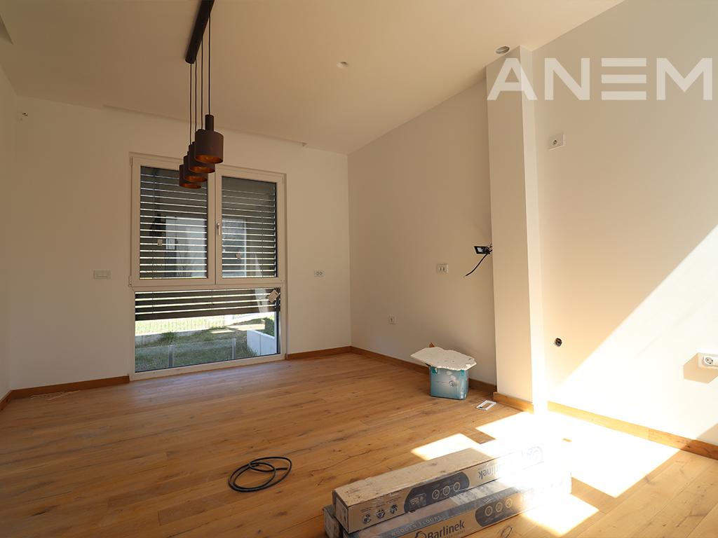 Shtëpi me qira me 4 dhoma gjumi në lagjen Sofalia