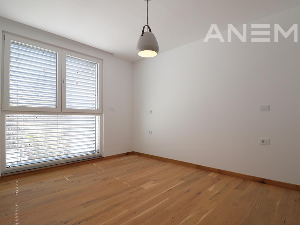 Shtëpi me qira me 4 dhoma gjumi në lagjen Sofalia