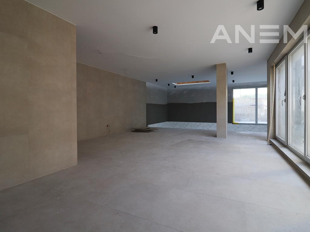 Shtëpi me qira me 4 dhoma gjumi në lagjen Sofalia