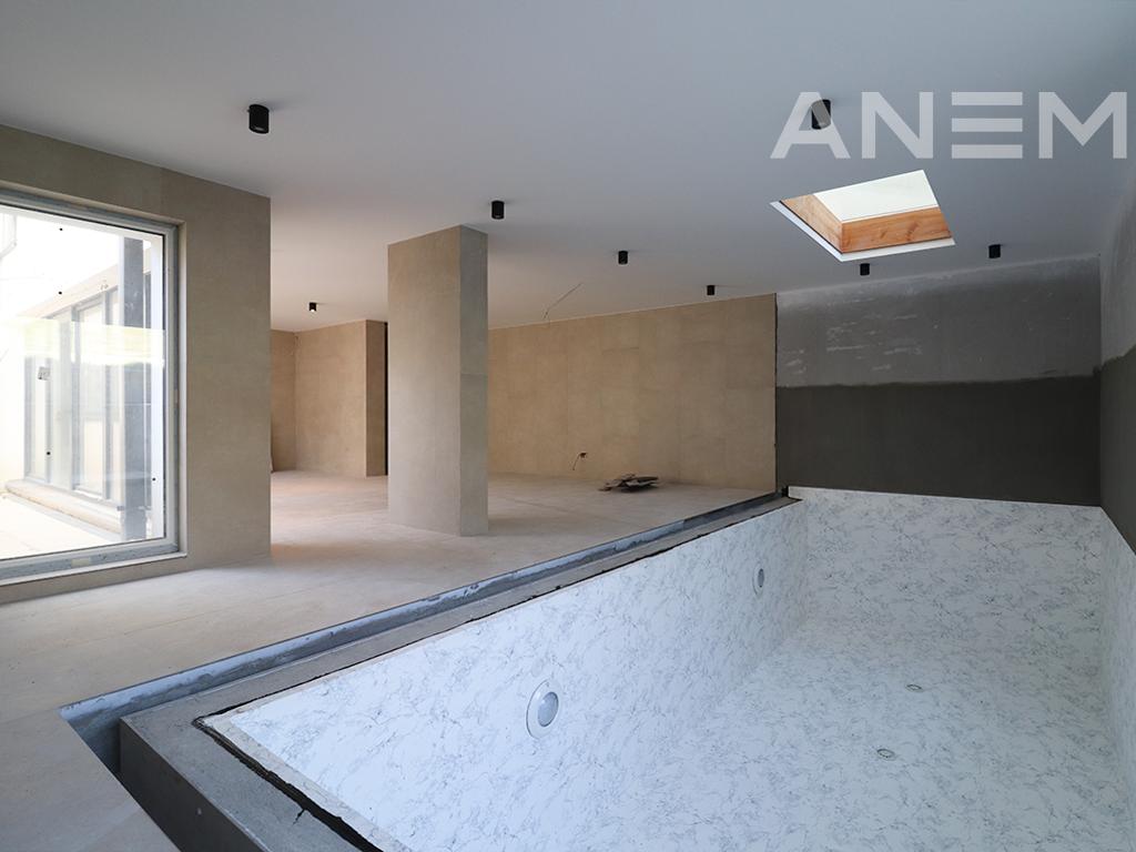 Shtëpi me qira me 4 dhoma gjumi në lagjen Sofalia