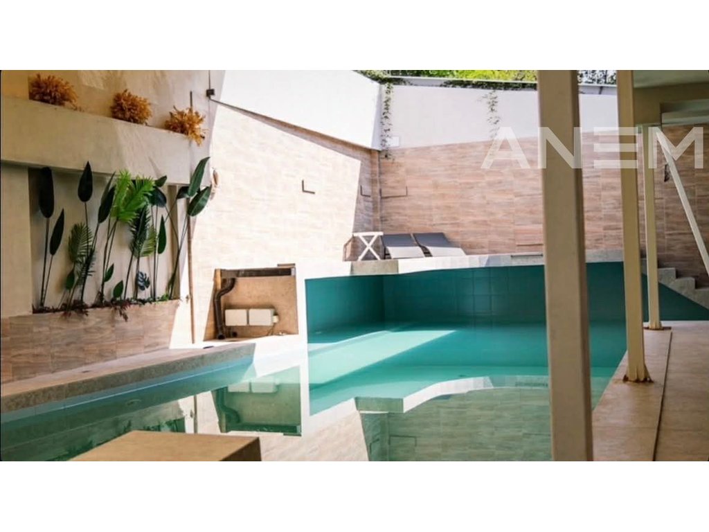 Shtepi me qira me 4 dhoma gjumi ne lagjen Taslixhe