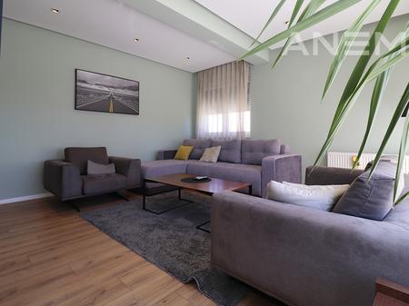 Penthouse me qira me 3 dhoma gjumi në Arbëri