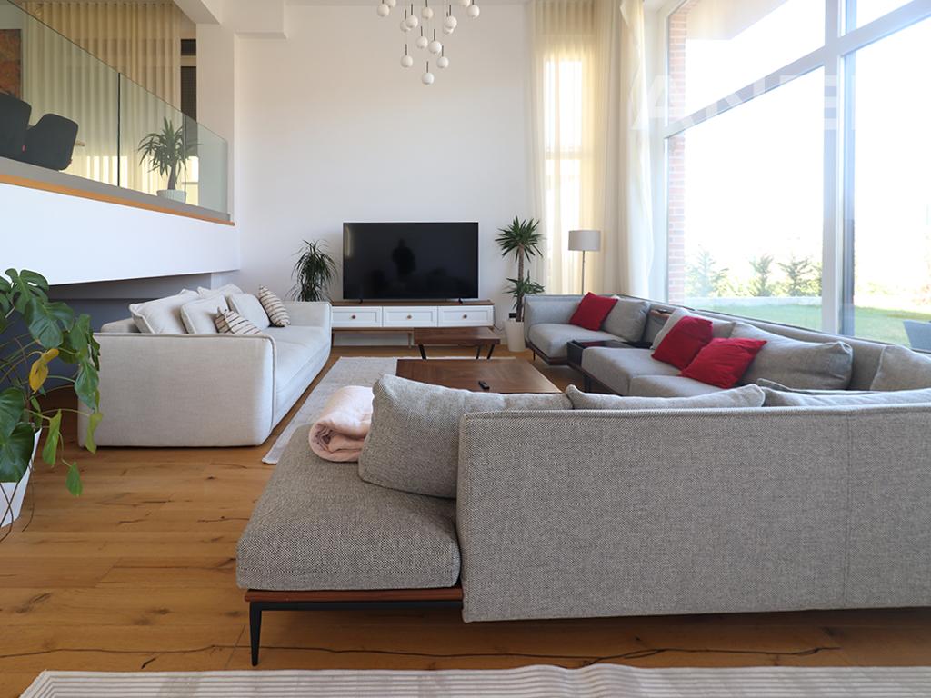 Shtëpi me qira me 5 dhoma gjumi në Marigona Hill