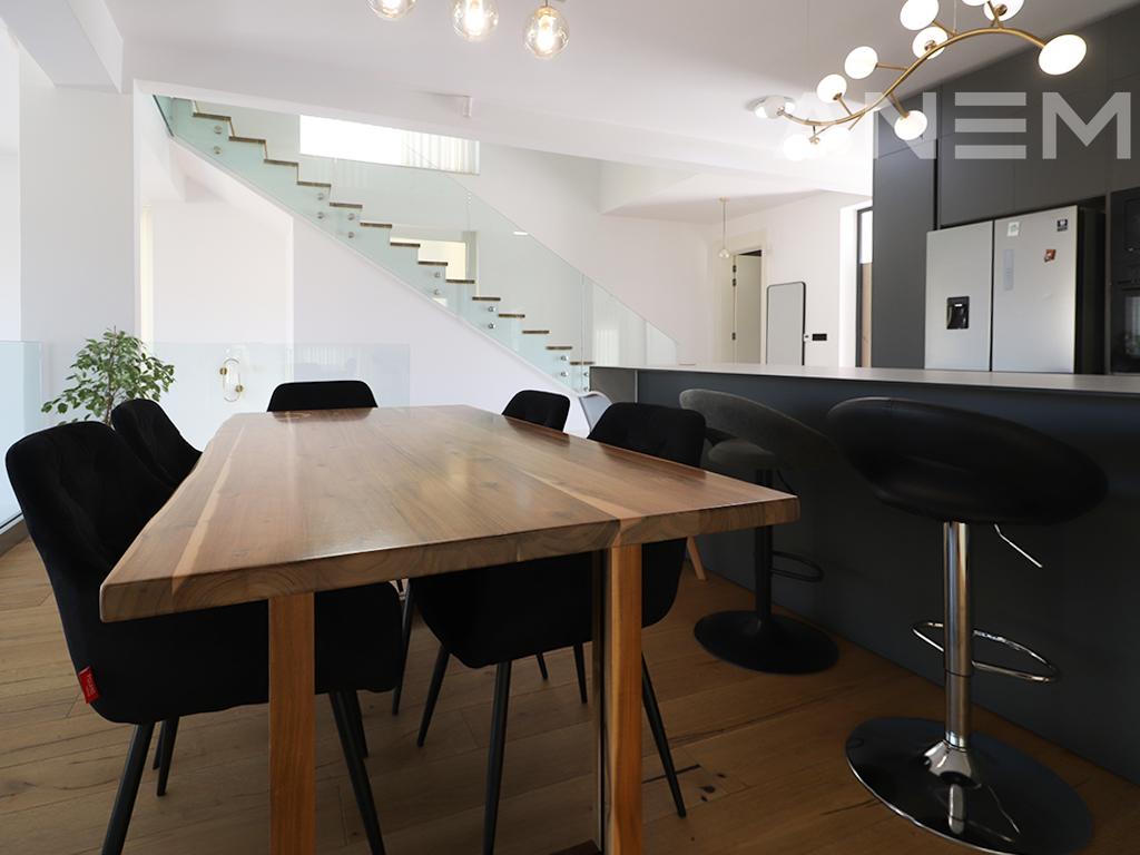 Shtëpi me qira me 5 dhoma gjumi në Marigona Hill