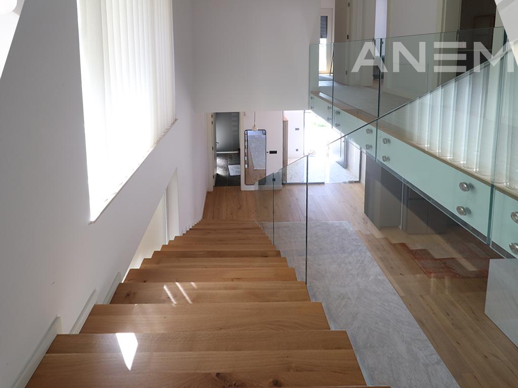 Shtëpi me qira me 5 dhoma gjumi në Marigona Hill