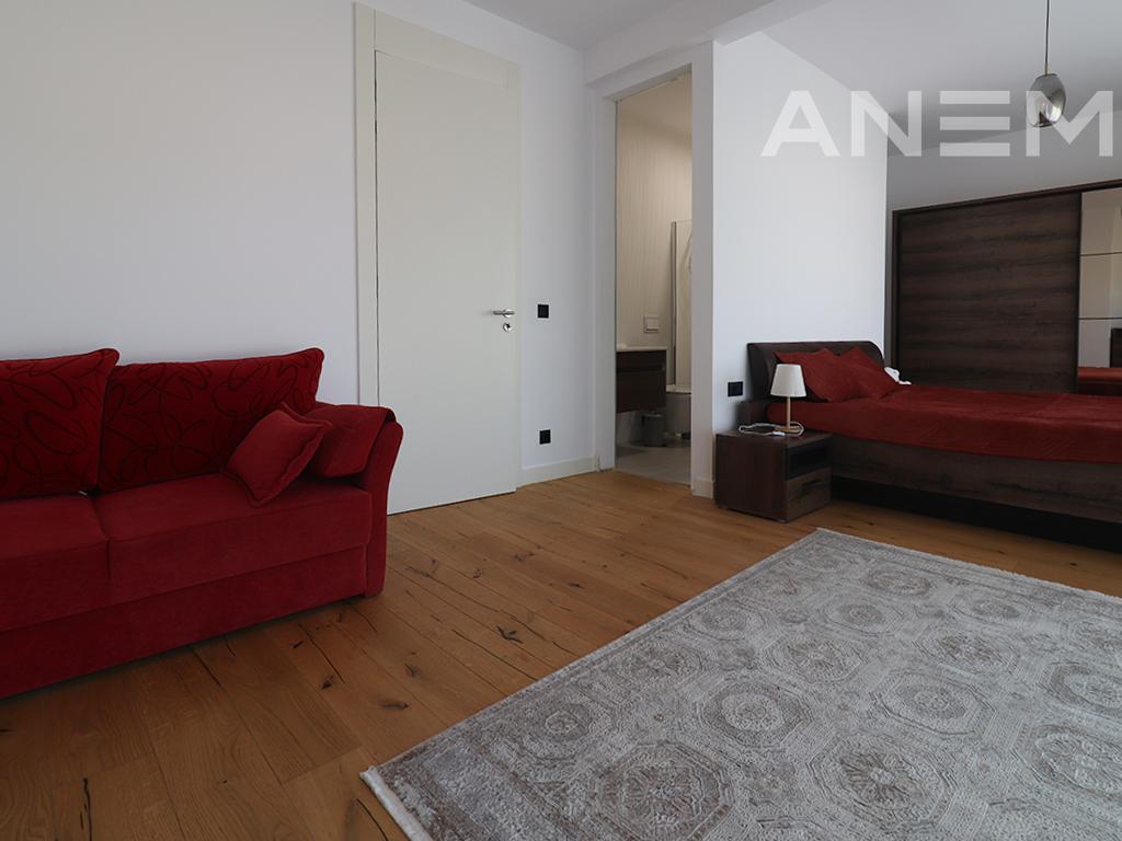 Shtëpi me qira me 5 dhoma gjumi në Marigona Hill