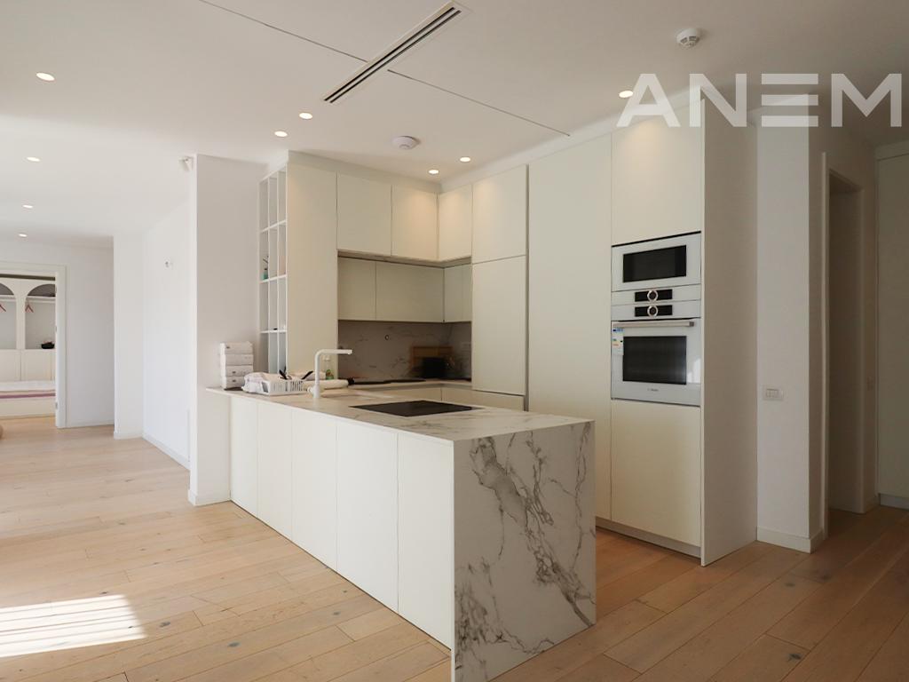 Banesë në shitje 198.1m² në Veternik