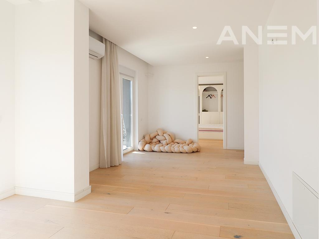 Banesë në shitje 198.1m² në Veternik