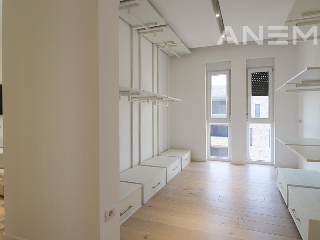 Banesë në shitje 198.1m² në Veternik