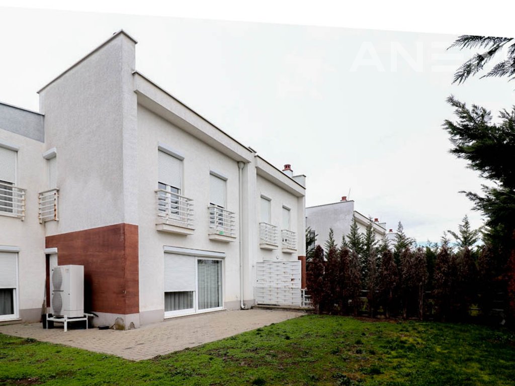 Shtëpi me qira 174m² + 40m² bodrum në Marigona Residence