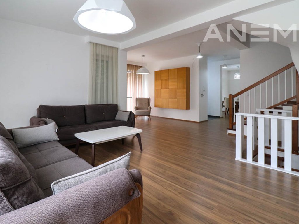 Shtëpi me qira 174m² + 40m² bodrum në Marigona Residence