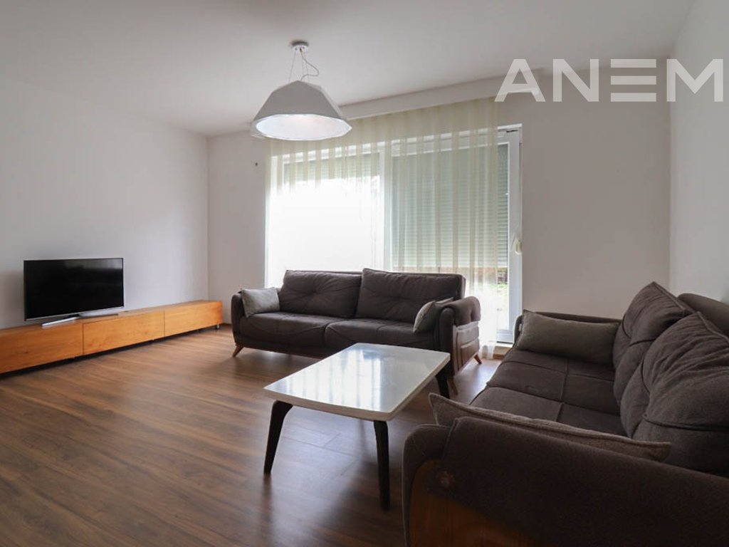 Shtëpi me qira 174m² + 40m² bodrum në Marigona Residence