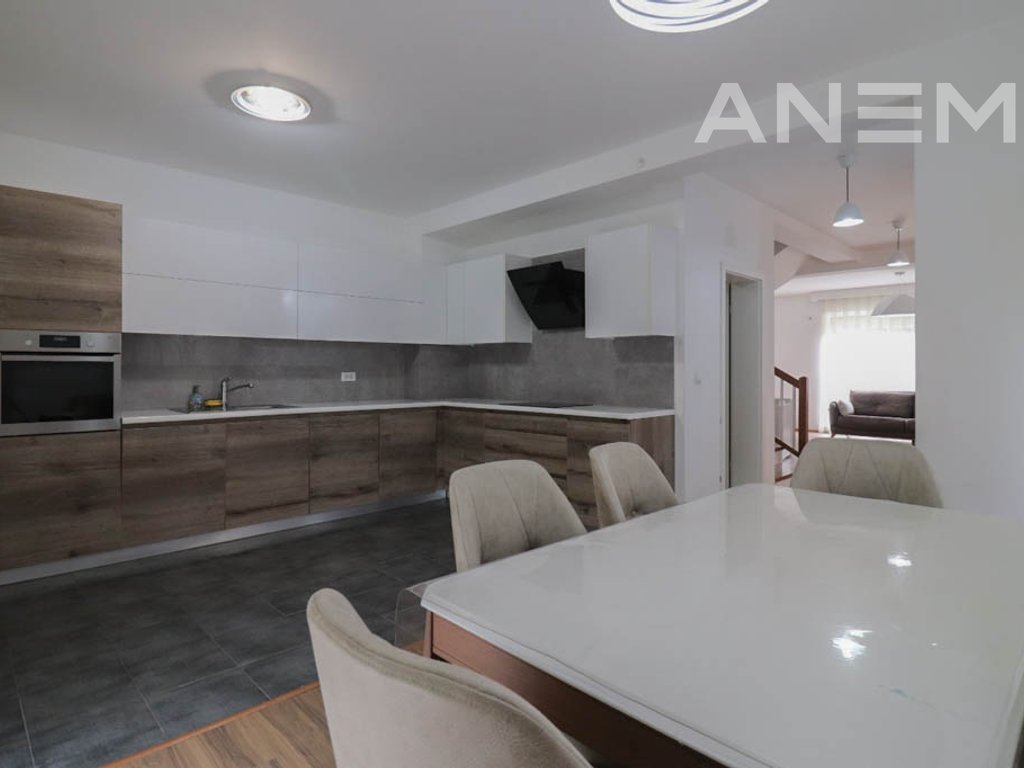 Shtëpi me qira 174m² + 40m² bodrum në Marigona Residence