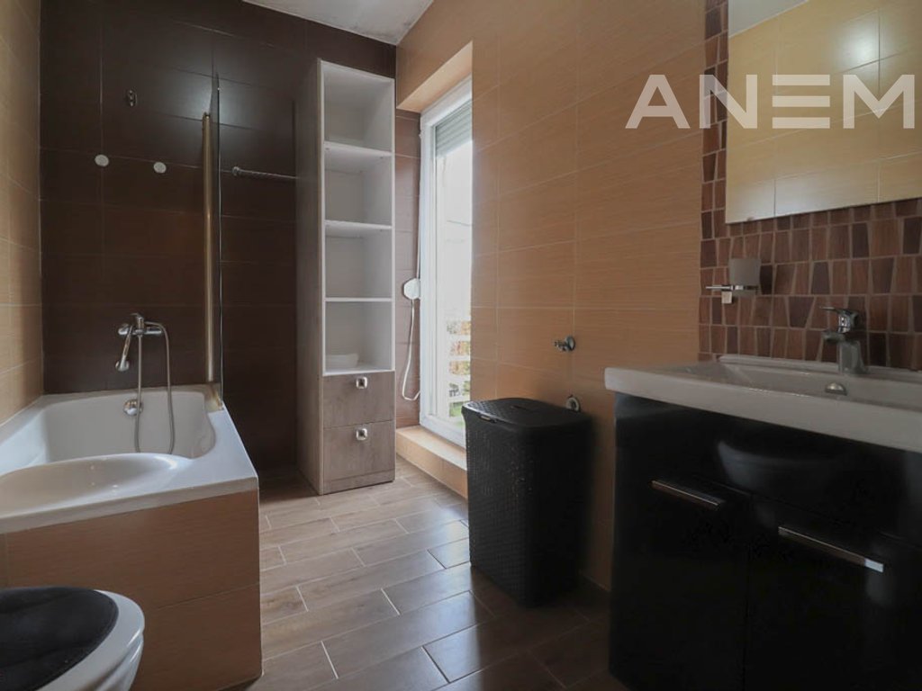 Shtëpi me qira 174m² + 40m² bodrum në Marigona Residence