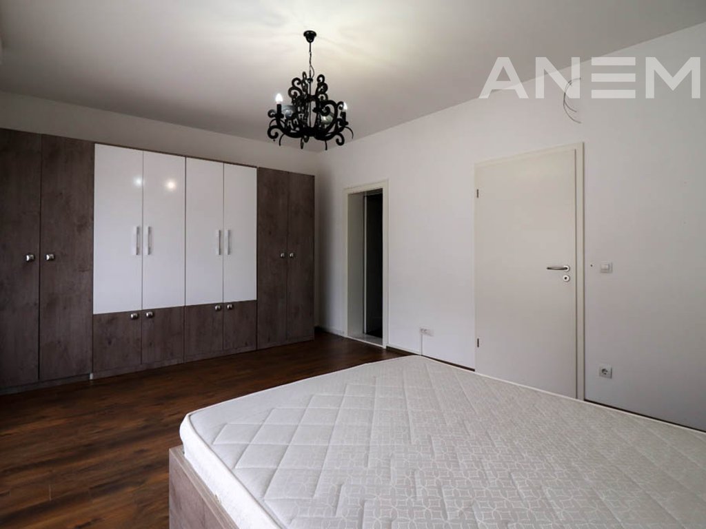 Shtëpi me qira 174m² + 40m² bodrum në Marigona Residence