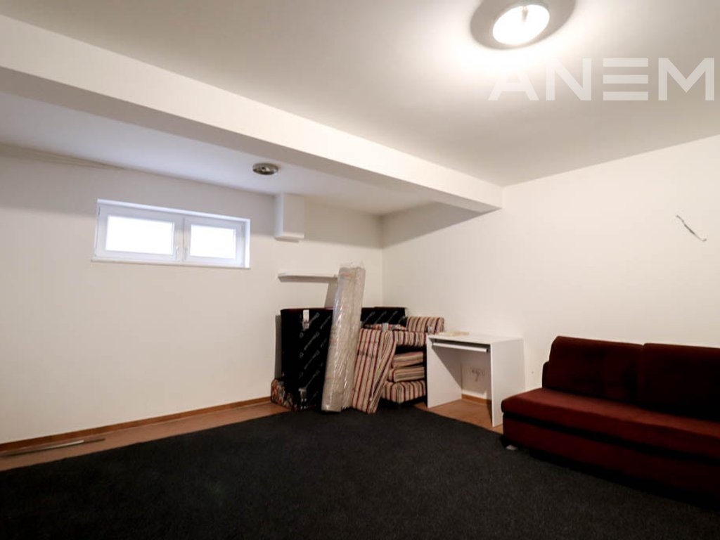 Shtëpi me qira 174m² + 40m² bodrum në Marigona Residence