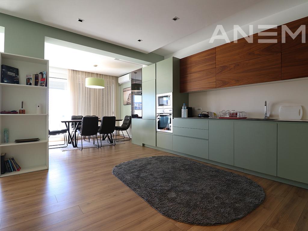 Penthouse me qira me 3 dhoma gjumi në Arbëri