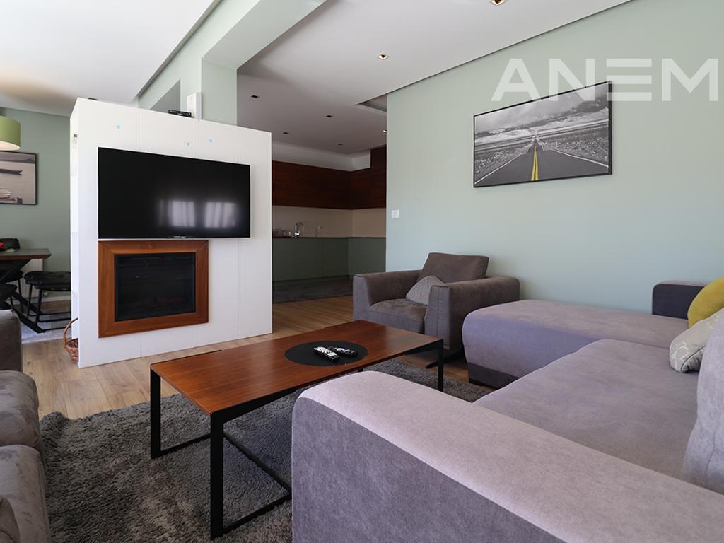 Penthouse me qira me 3 dhoma gjumi në Arbëri