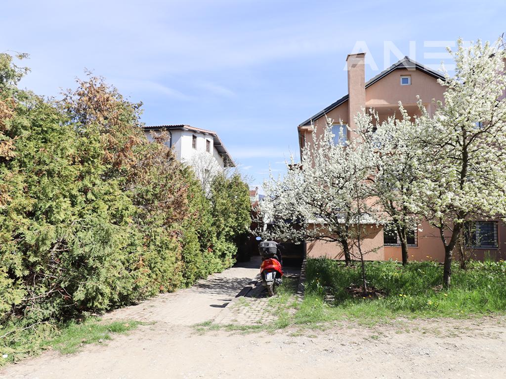 Kat shtëpie me qira me 2 dhoma gjumi në Arbëri