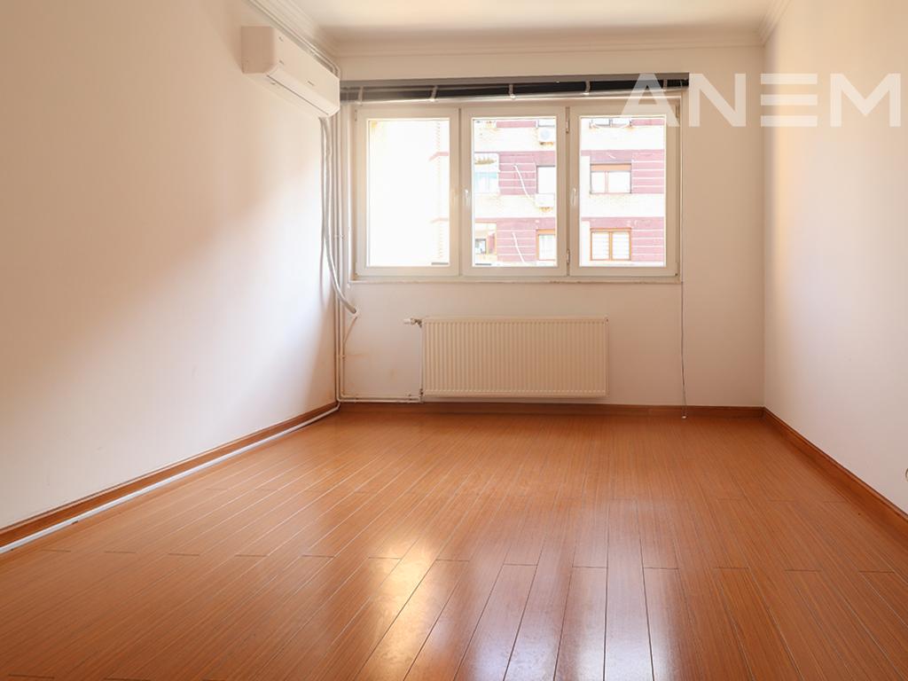 Office for rent with 3 workspaces in Qafa