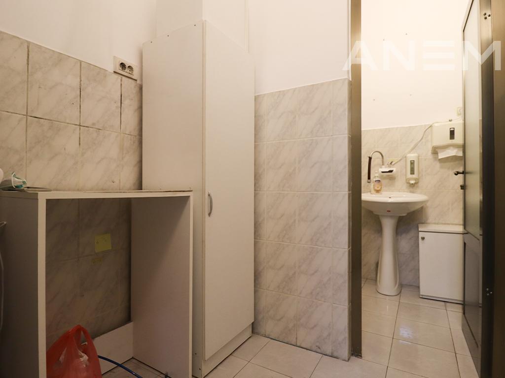 Zyre me qira me 1 hapësirë pune në Lakrishtë