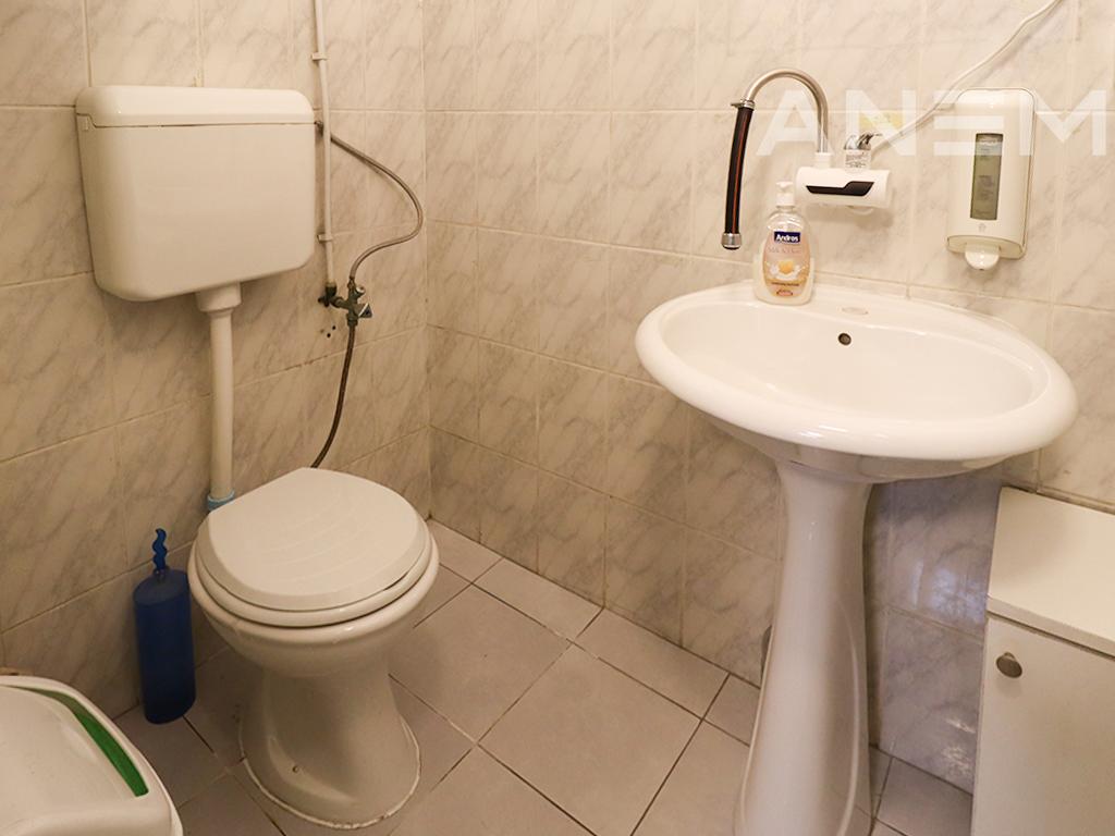 Zyre me qira me 1 hapësirë pune në Lakrishtë