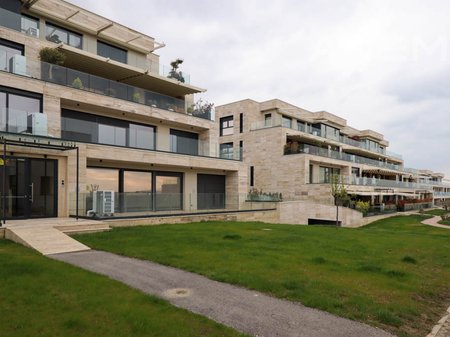 Terracier me qira me 3 dhoma gjumi në Marigona Hill