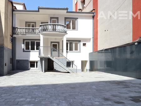 Shtëpi me qira 360m² në Aktash