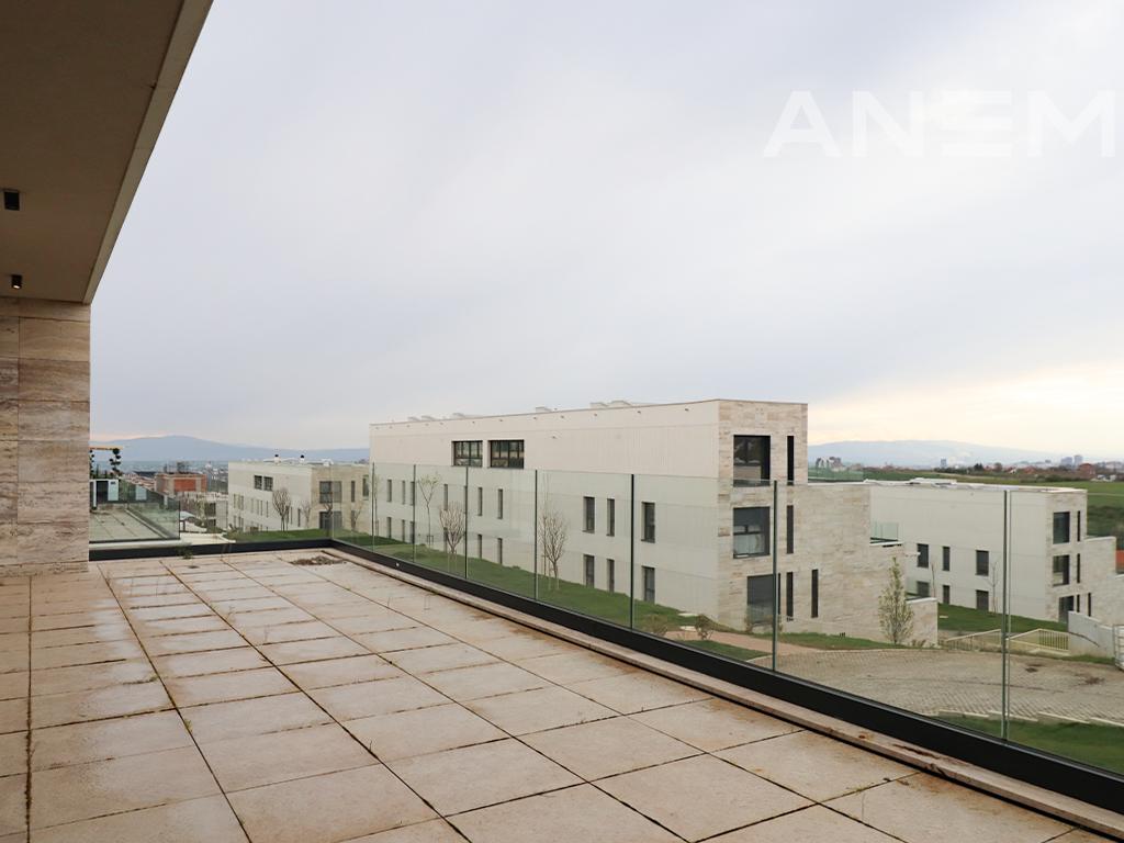 Terracier me qira me 3 dhoma gjumi në Marigona Hill