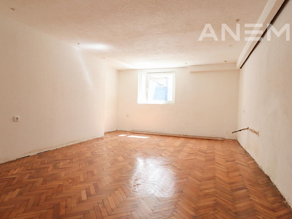 Shtëpi me qira 360m² në Aktash