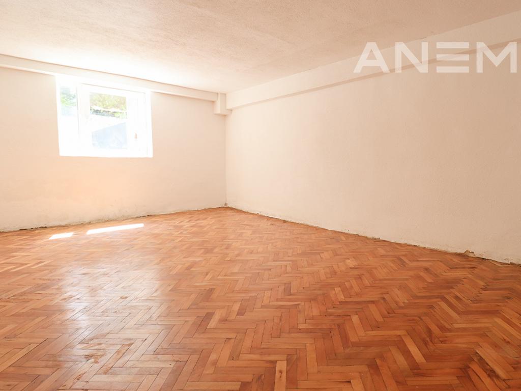 Shtëpi me qira 360m² në Aktash
