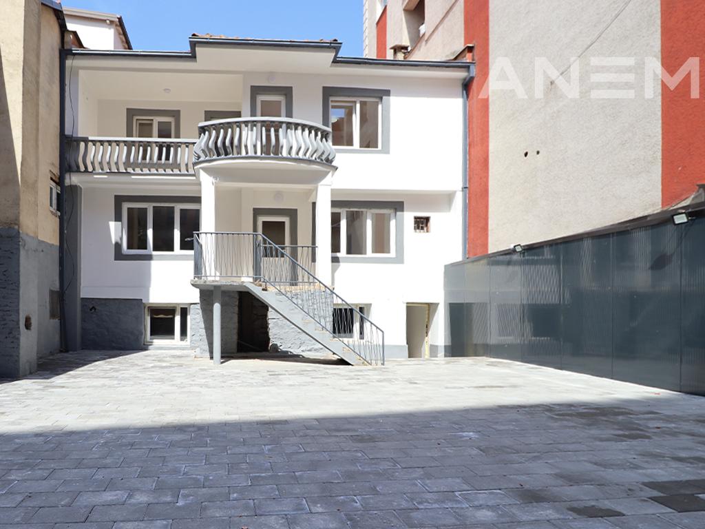 Shtëpi me qira 360m² në Aktash