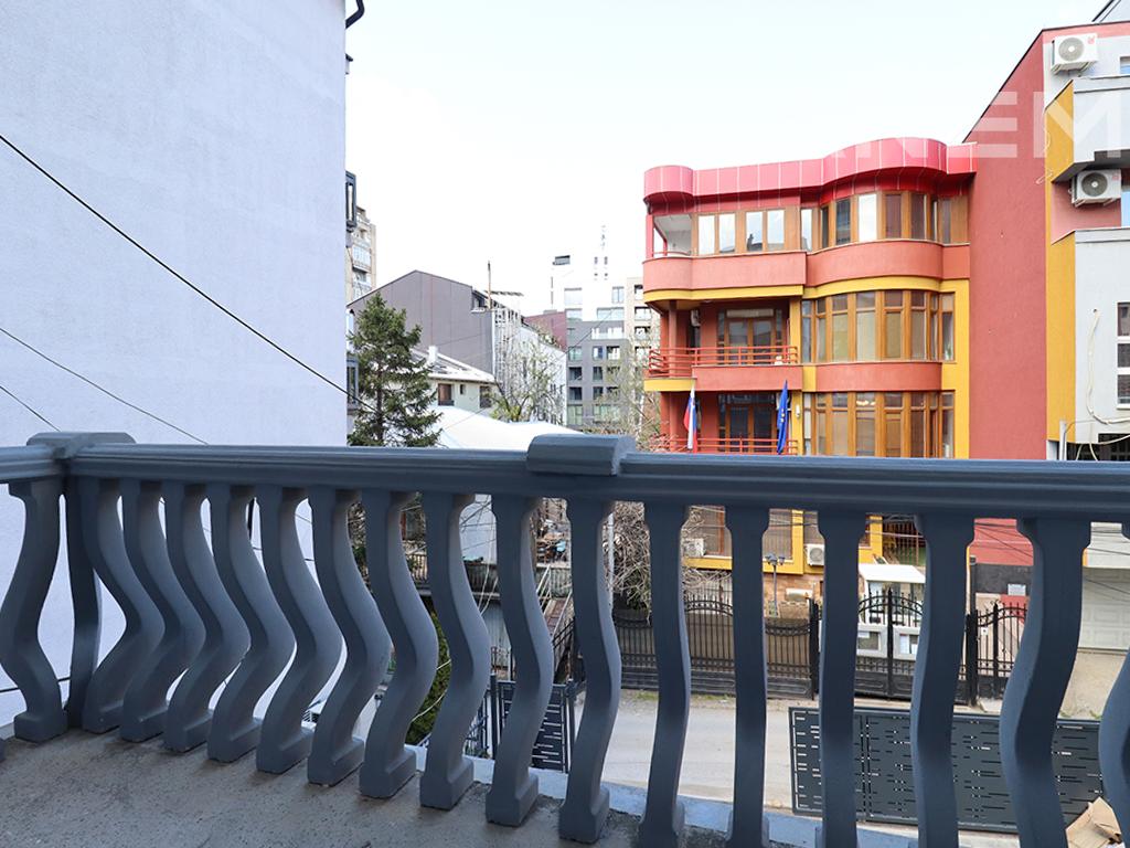 Shtëpi me qira 360m² në Aktash