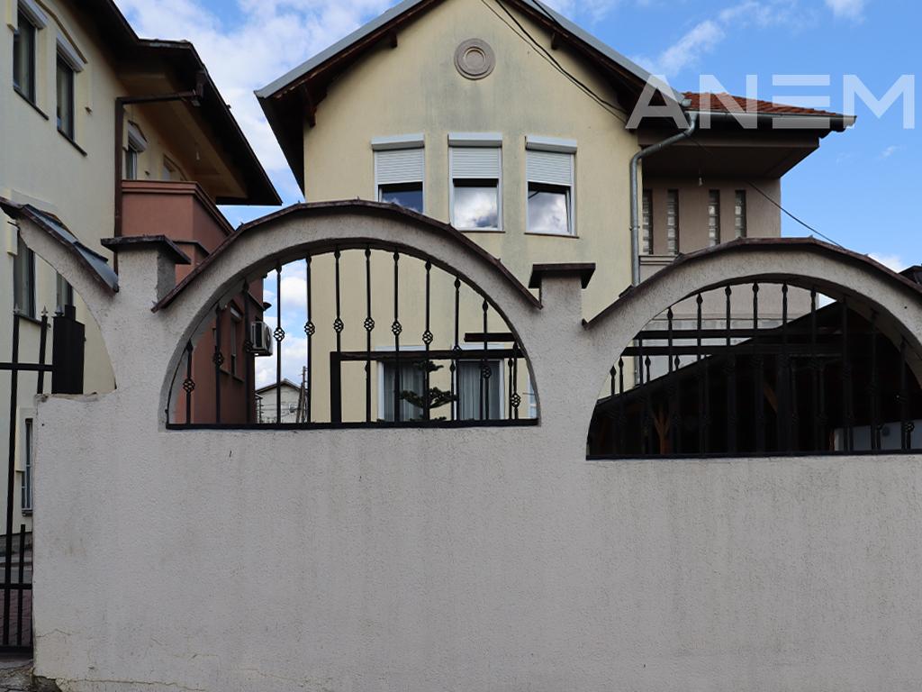 Shtëpi me qira me 3 dhoma gjumi në Arbëri