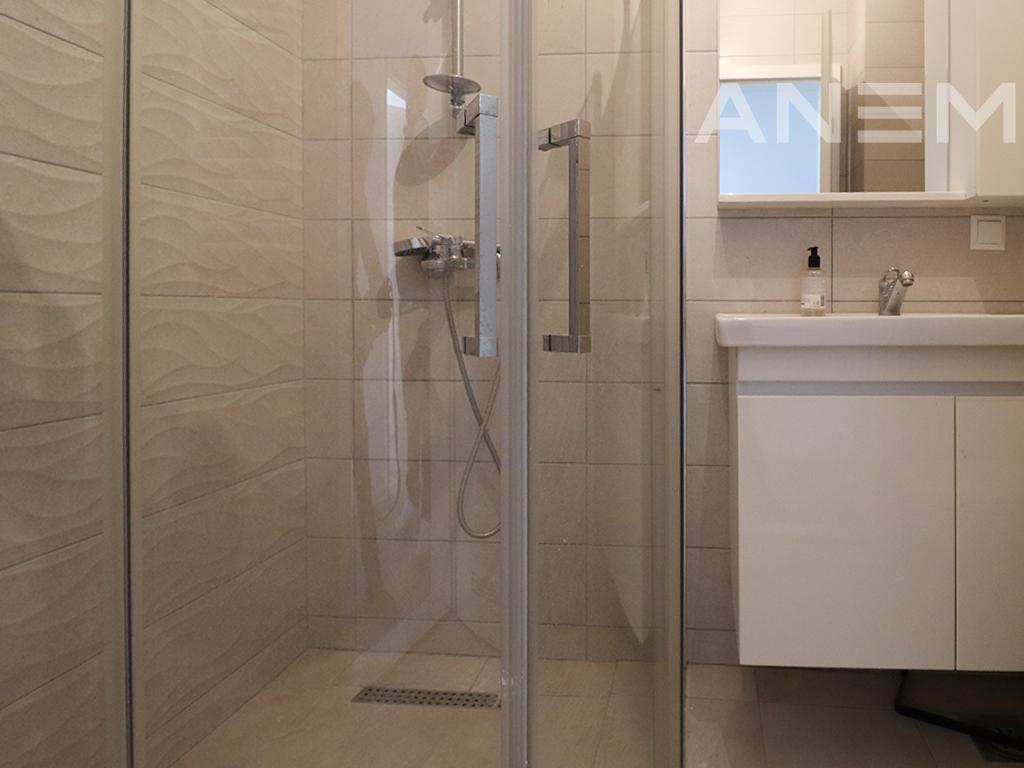 Zyre me qira me 3 hapësira pune në Rrugën B