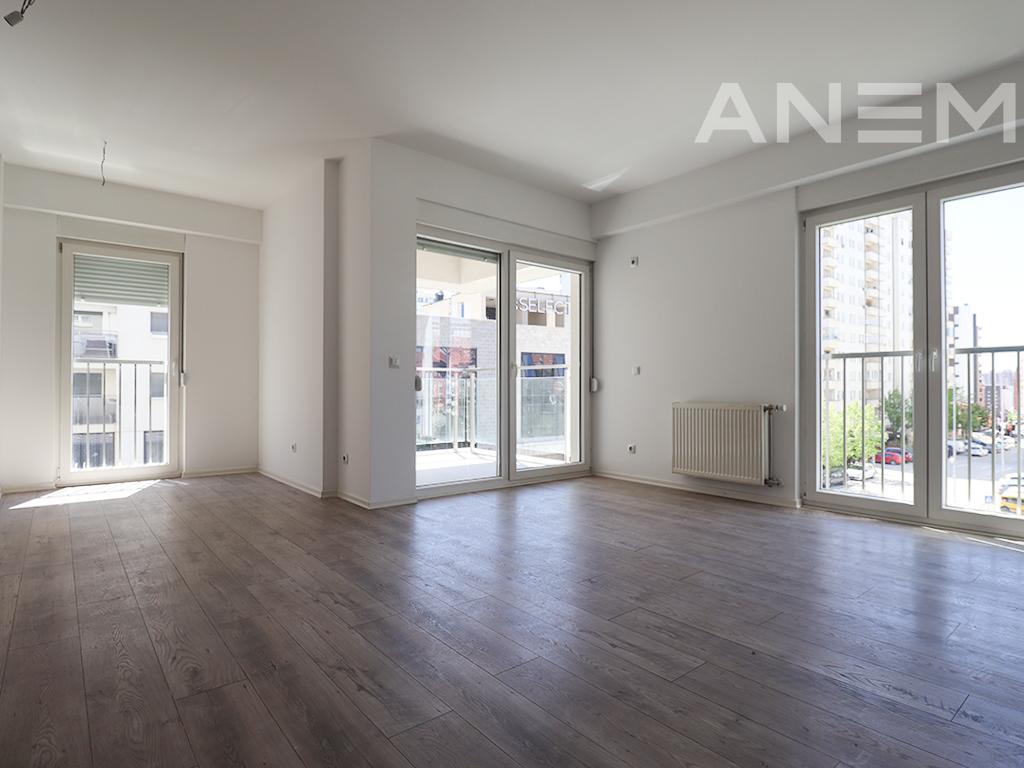 Zyre me qira me 3 hapësira pune në Rrugën B