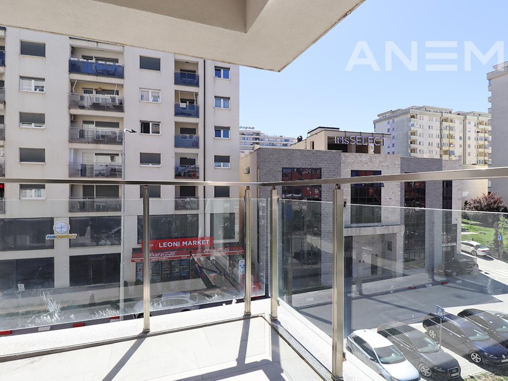 Zyre me qira me 3 hapësira pune në Rrugën B